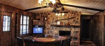 Multi-Family opportunity New Guest House ,Pool, Hot Tub, Full camp Hook-ups,