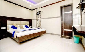 Rollaway beds, free WiFi - Hotel Subash (Reasi)