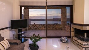 Luxury Villa, Multiple Beds, Non Smoking, Sea View | Living room - Villa Silvia (Chania)