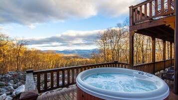Tina de hidromasaje al aire libre