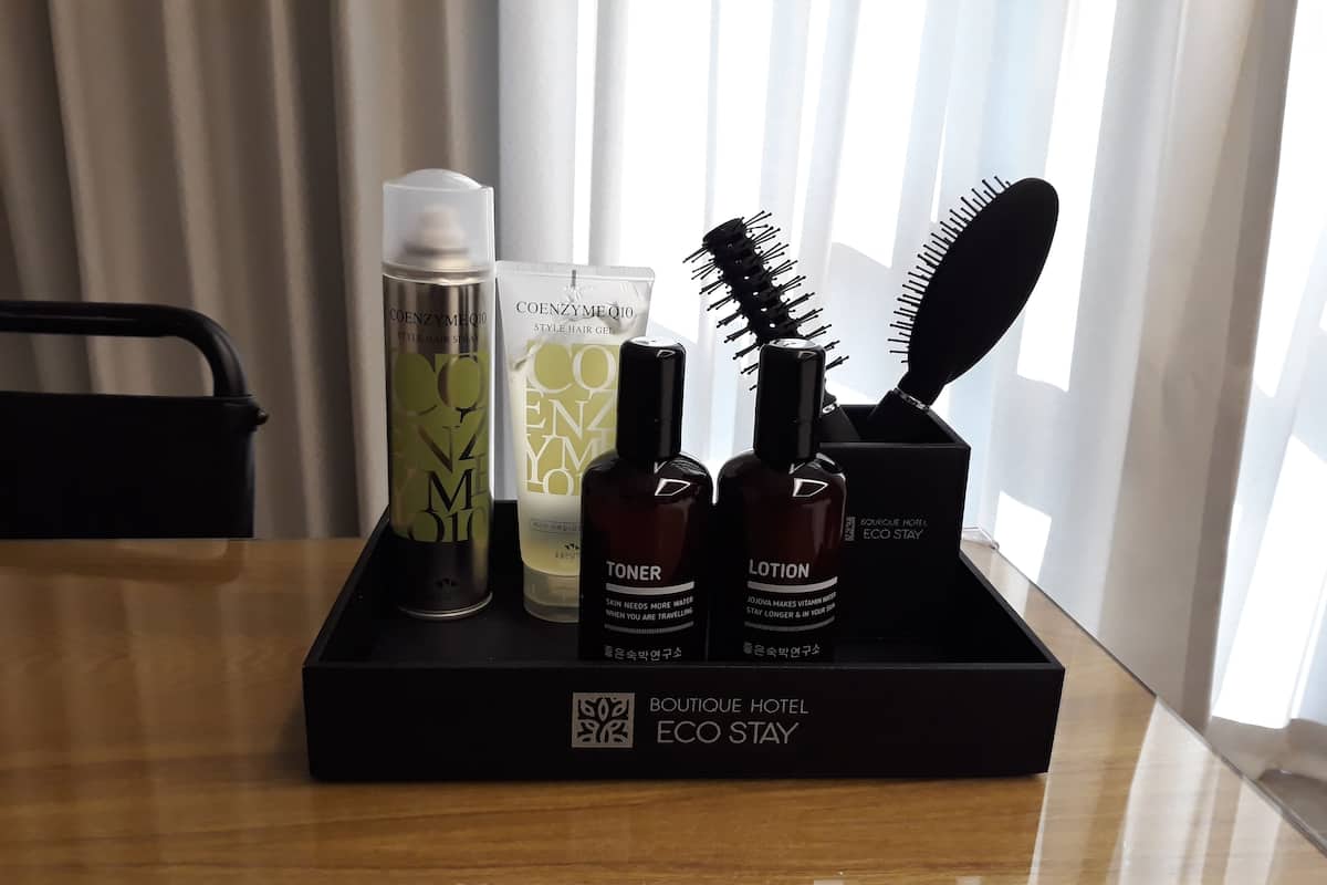 separate bathtub and shower, deep-soaking bathtub, free toiletries