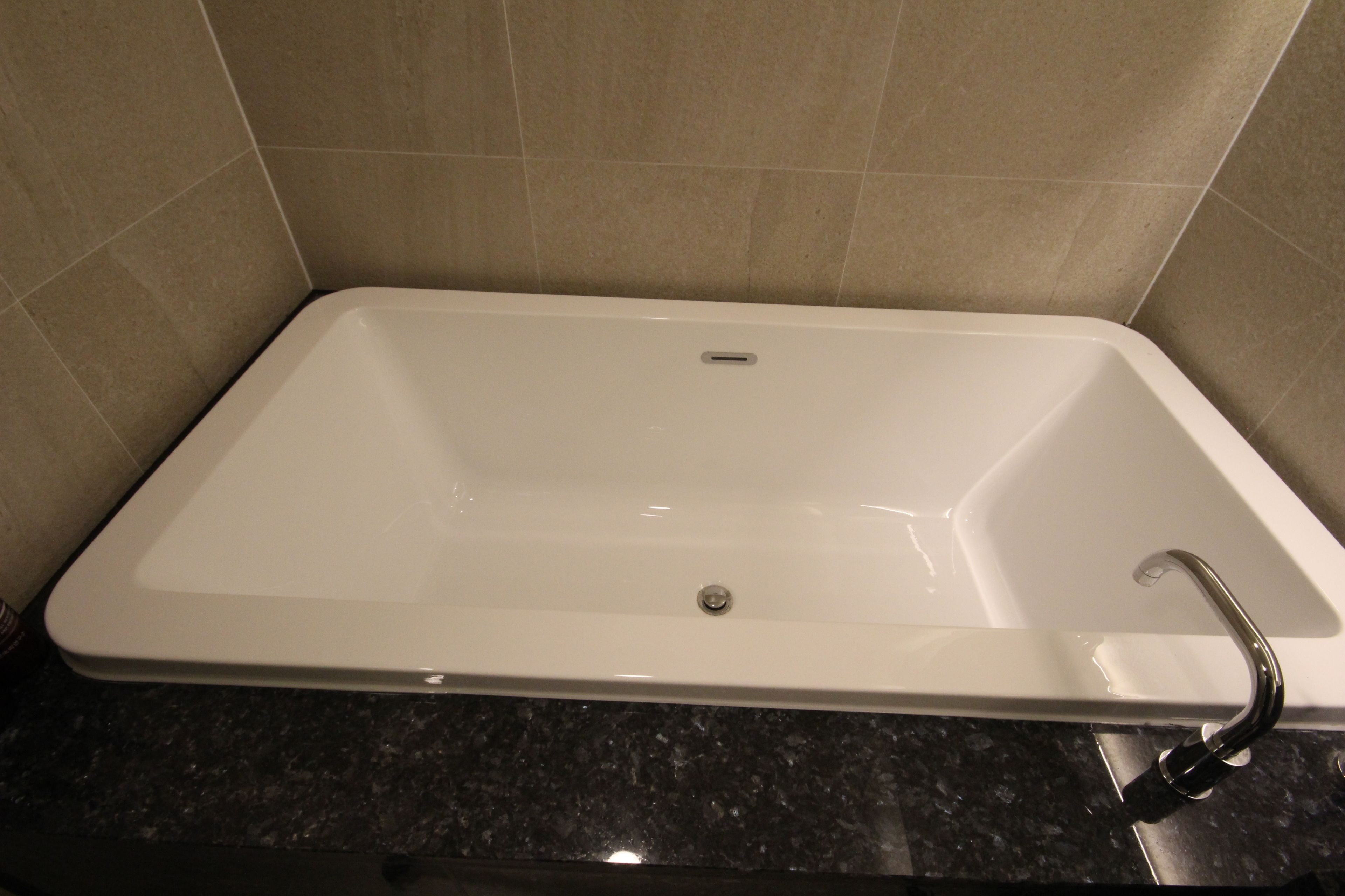 standard double room | deep-soaking bathtub