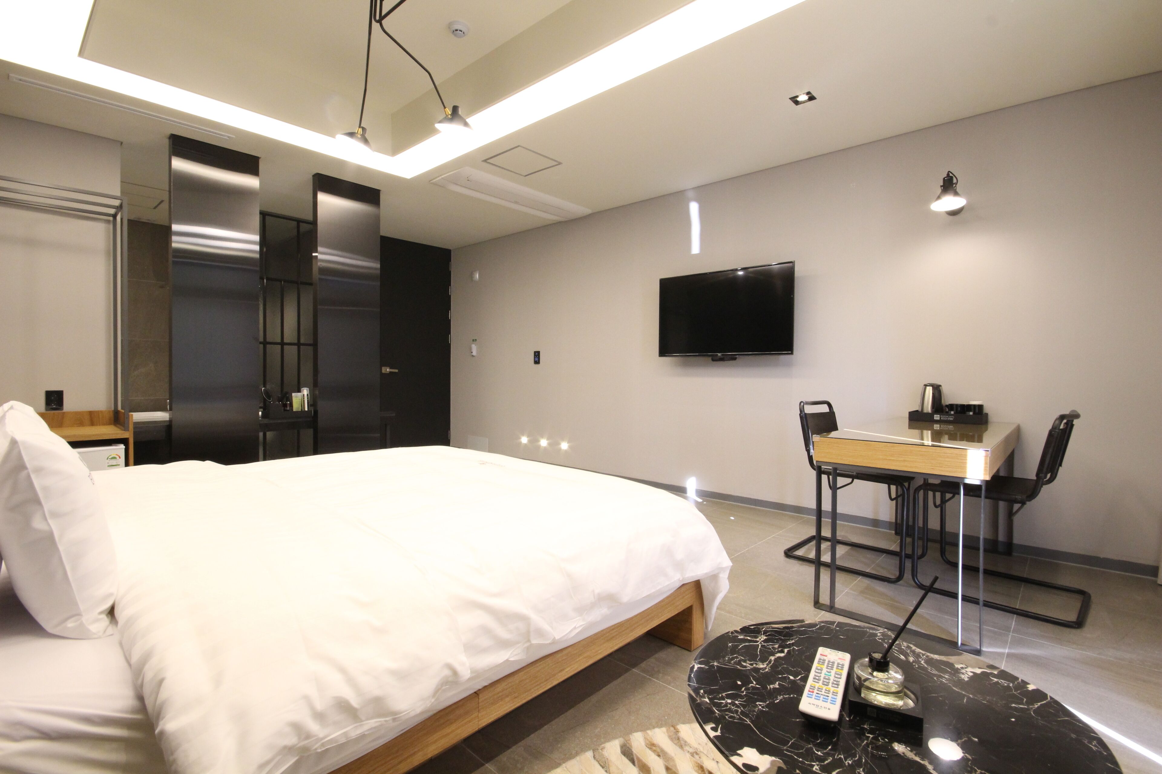 premium room | 1 bedroom, desk, laptop workspace, blackout curtains