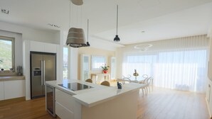 Basic Apartment, 3 Bedrooms, Sea View | Private kitchen | Fridge, oven, stovetop, dishwasher - Budva Bay VIew Luxury Apartments (Budva)
