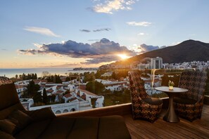 Basic Apartment, 3 Bedrooms, Sea View | Balcony