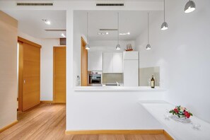 Elite Apartment, Sea View | Private kitchen | Fridge, oven, stovetop, dishwasher - Budva Bay VIew Luxury Apartments (Budva)