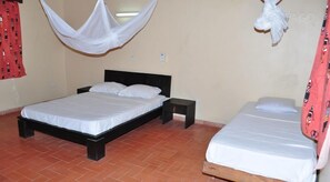 스탠다드룸 | 각각 다른 스타일의 인테리어, 각각 다르게 가구 비치, 책상, 암막 커튼