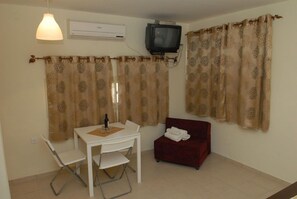 Classic Double or Twin Room, Non Smoking | In-room dining - Agamim nofesh ashkelon LTD (Ashkelon)