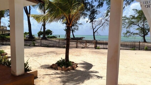 On the beach - Zanzibar Youth Hostel (Makunduchi)