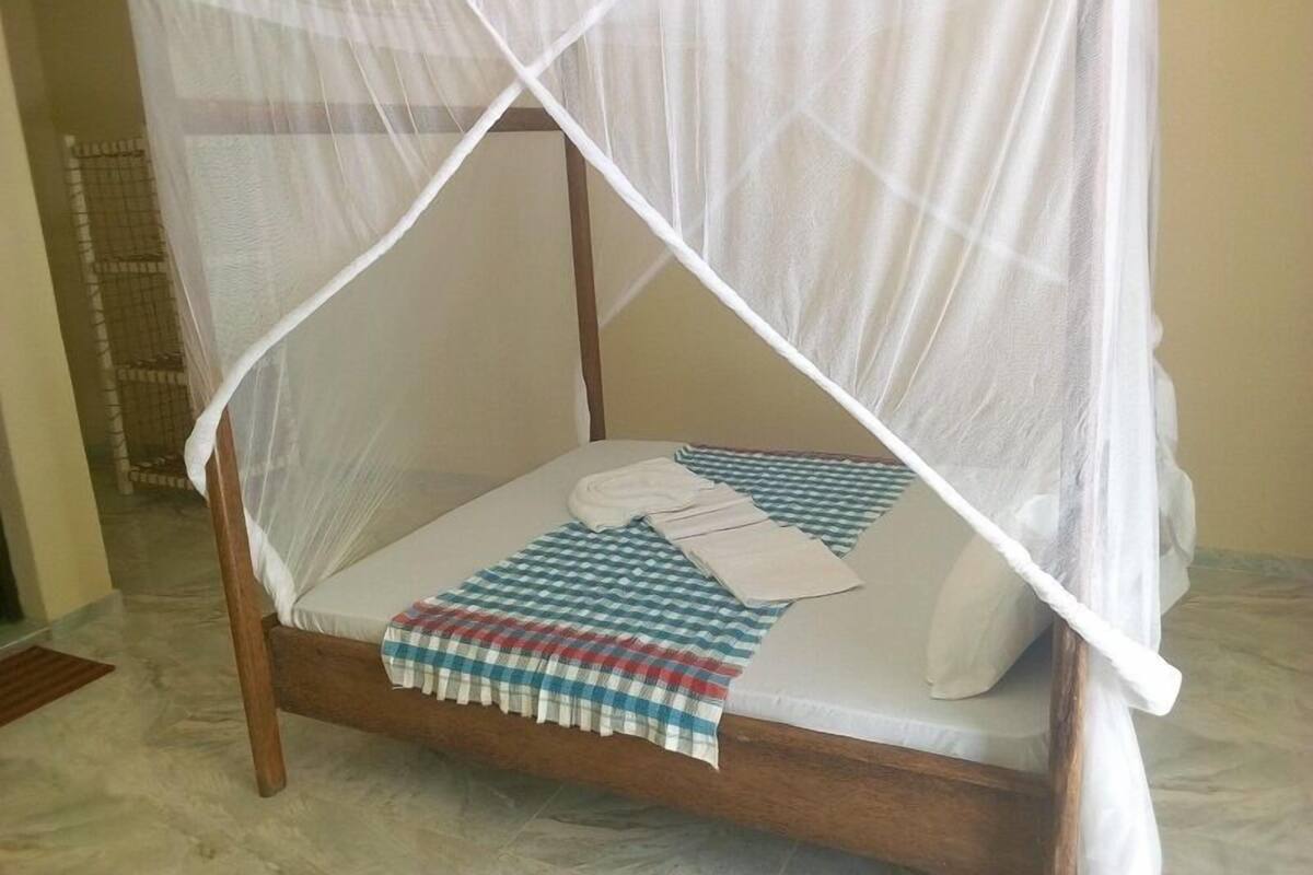 Comfort Double Room, 1 Queen Bed, Smoking, Beach View | Iron/ironing board (on request), bed sheets