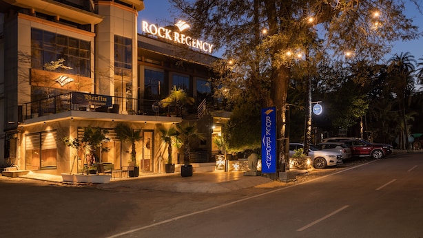 Front of property - Hotel Rock Regency Mount Abu - A Boutique Rodetel (Abu Road)