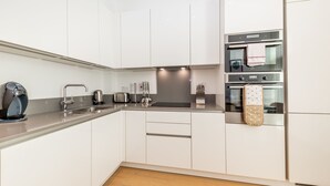 Design Apartment, Multiple Beds, Non Smoking | Private kitchen - Stylish 2 Bedrooms Apartment in Camden (London)