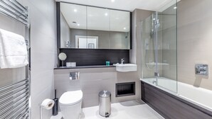 Design Apartment, Multiple Beds, Non Smoking | Bathroom - Stylish 2 Bedrooms Apartment in Camden (London)