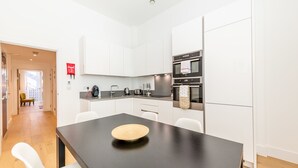 Design Apartment, Multiple Beds, Non Smoking | Private kitchen - Stylish 2 Bedrooms Apartment in Camden (London)