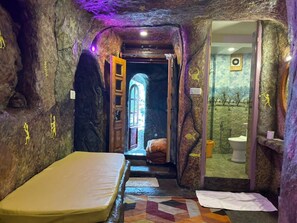 Family Twin Room | Living area | Flat-screen TV - Lillysvalley Resort (Kodaikanal)