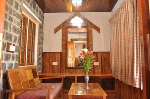 Habitación Royal | Zona de estar | Una televisión de pantalla plana