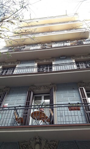 Exterior detail - EIXAMPLE, central, large, 4 bedrooms (Barcelona)