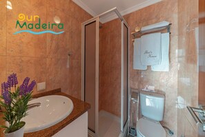 تجهيزات دش، مجففات شعر، مناشف