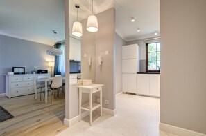 Comfort-Apartment, 1 Schlafzimmer (4 people) | Wohnbereich | 42-Zoll-Flachbildfernseher mit Kabelempfang, LCD-Fernseher