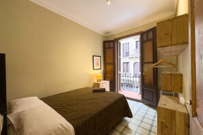 3 slaapkamers, een strijkplank/strijkijzer, gratis wifi, beddengoed