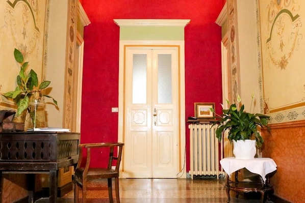 Individually decorated, free WiFi, bed sheets