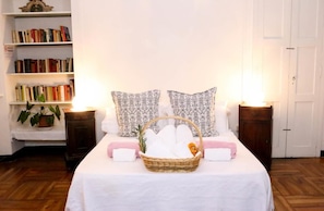 Individually decorated, free WiFi, bed sheets