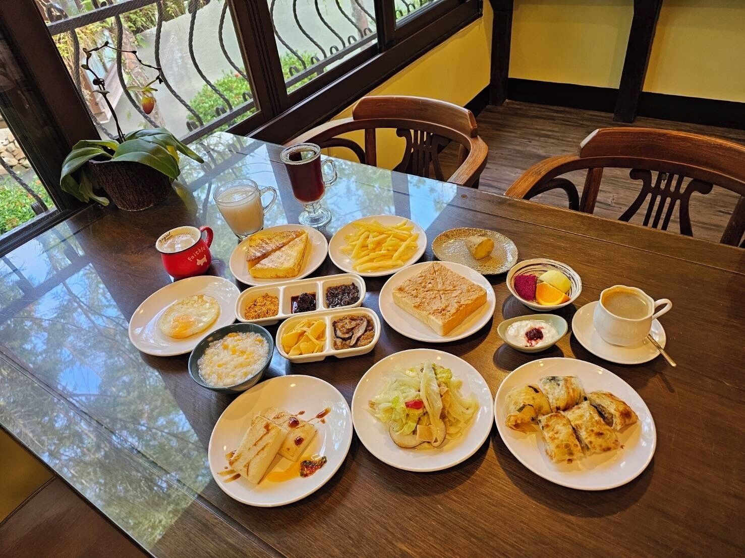 Free daily Taiwanese breakfast