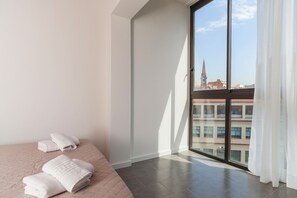 2 dormitoris, caixa forta a l'habitació i planxa i posts de planxar 