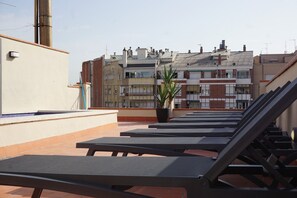 Terrace/patio - Family DELUXE great flat with terrace, kids pool in Barcelona center (Barcelona)