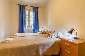 2 slaapkamers, een strijkplank/strijkijzer, gratis wifi, beddengoed