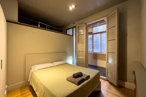 2 slaapkamers, een strijkplank/strijkijzer, gratis wifi, beddengoed