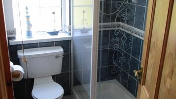 Pyyhkeet, saippua, vessapaperi