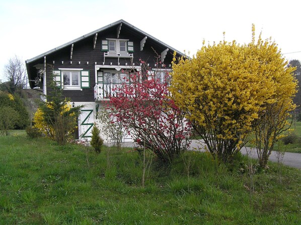 Exterior - For spa guests or tourists rented cottage in the country (Grésy-Sur-Aix)