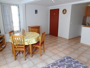 Dining - Studio Rental in Moustiers Ste Marie (Moustiers-Sainte-Marie)