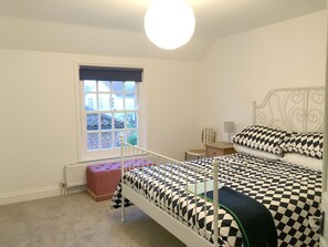 3 makuuhuonetta, silitysrauta/-lauta, vauvan matkasänky, ilmainen Wi-Fi