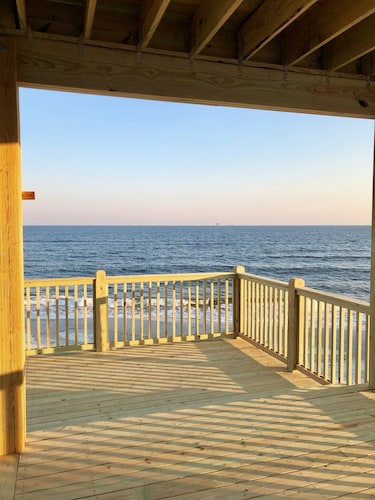 OCEAN FRONT, perfect GULF SIDE, WEST END location! 3 king suites plus bunk room!