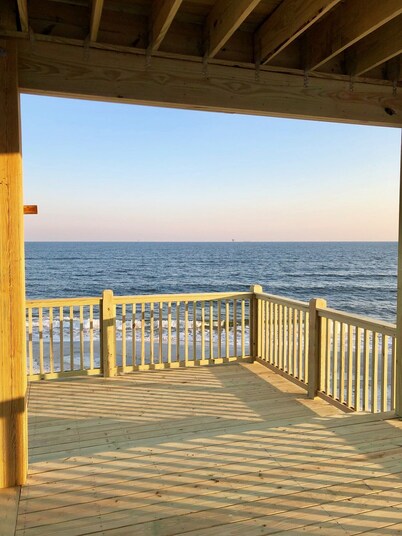 OCEAN FRONT, perfect GULF SIDE, WEST END location! 3 king suites plus bunk room!