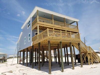 OCEAN FRONT, perfect GULF SIDE, WEST END location! 3 king suites plus bunk room!