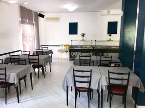 Daily buffet breakfast (EUR 4.00 per person) - Travellers Rimini (Rimini)