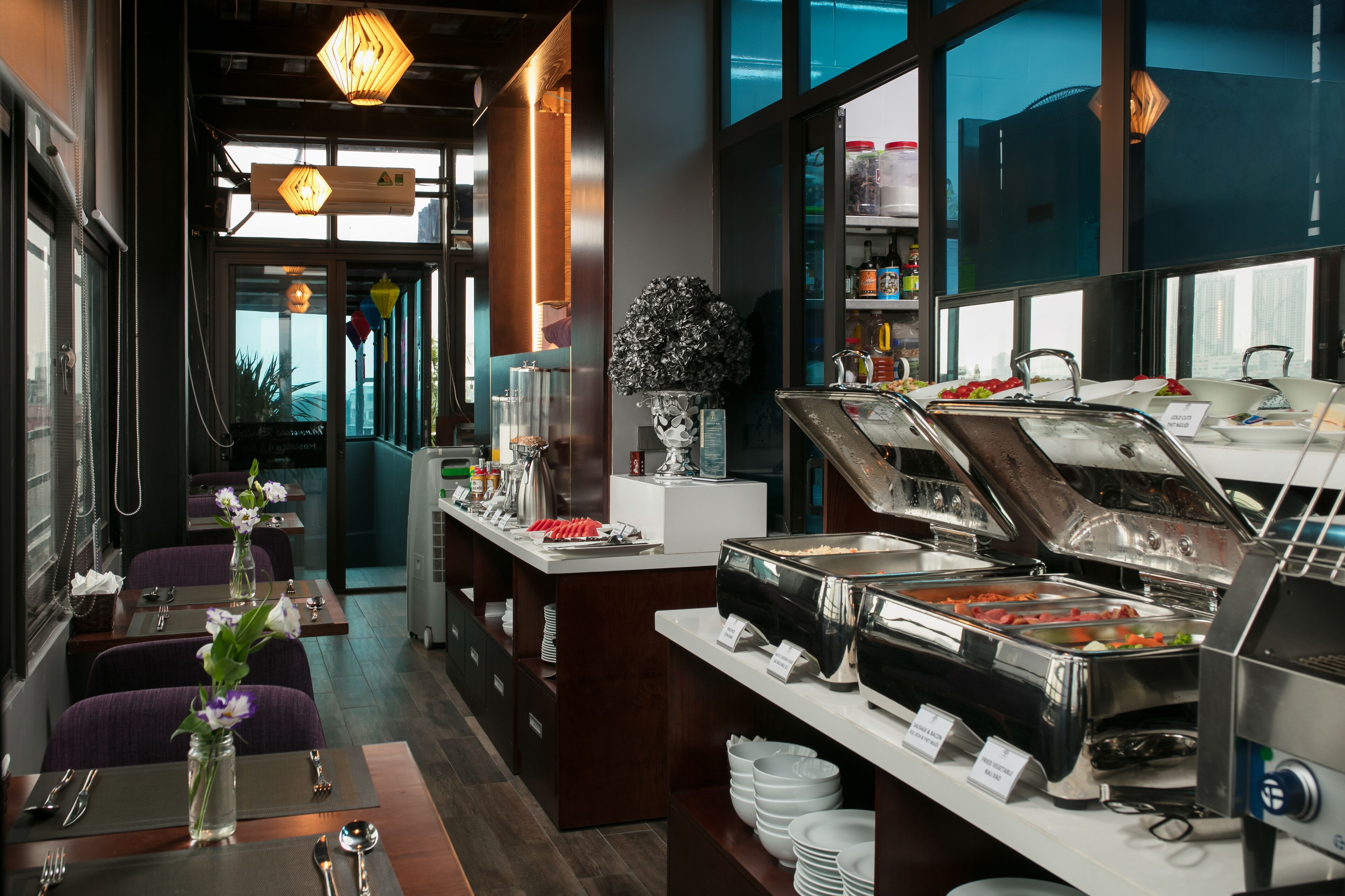 breakfast, lunch, dinner served; local and international cuisine