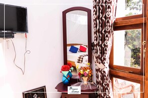 Standard Room, 1 Bedroom, Smoking, Mountain View | 2 bedrooms, desk, laptop workspace, free WiFi