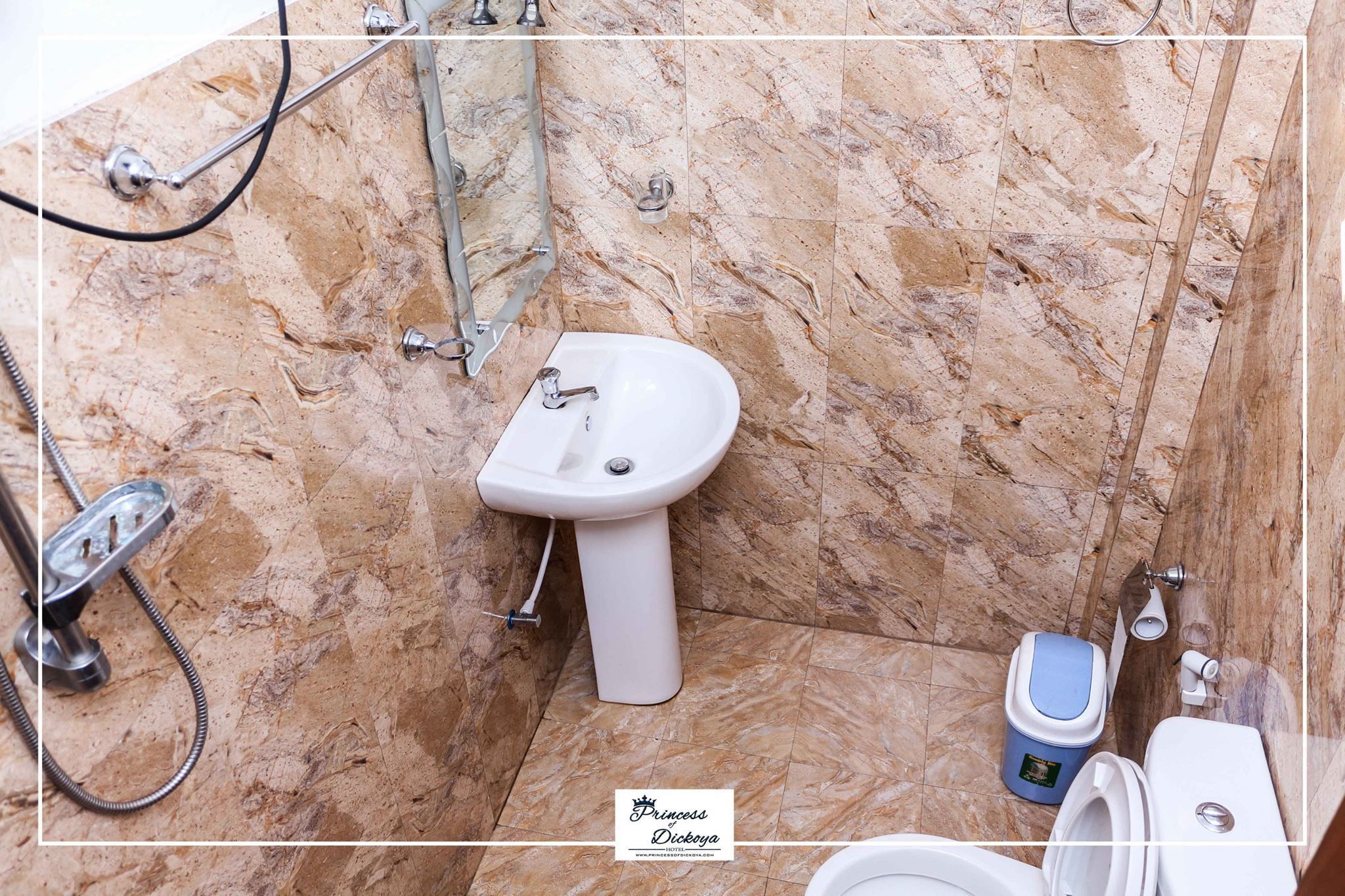Kamar Standar, 1 kamar tidur, Boleh Merokok, pemandangan bukit | Fasilitas kamar mandi | Shower, sandal,  dan handuk