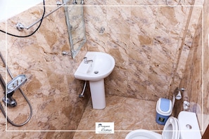 Standard Room, 1 Bedroom, Smoking, Hill View | Bathroom amenities | Shower, slippers, towels - Princess of Dickoya (Dickoya)