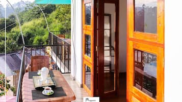 Phòng Deluxe, 1 phòng ngủ, quang cảnh núi | 2 phòng ngủ, bàn, khu vực làm việc phù hợp cho laptop