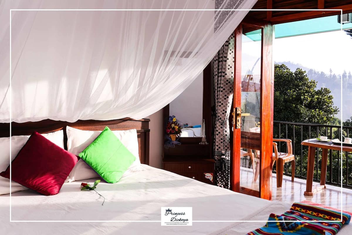 Deluxe Room, 1 Bedroom, Mountain View | Desk, laptop workspace, WiFi (free)
