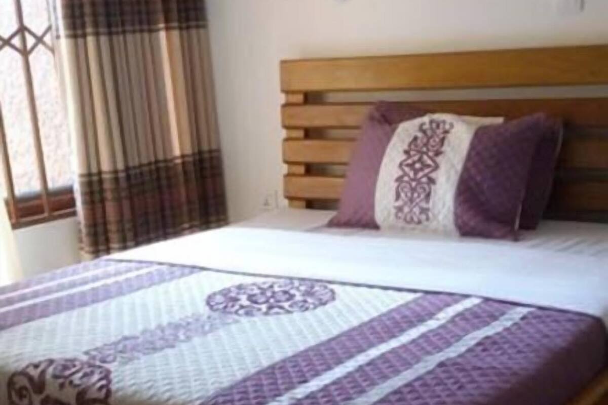 Double Room | In-room safe, iron/ironing board (on request), WiFi (free), bed sheets