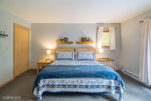 3 bedrooms, free WiFi, bed sheets - Pinecone Ridge - 441 Northpoint Way
Cinnamon Fern Chalet - Pet Friendly, Hot Tub, Short Drive to Two Ski Areas & Two State Parks (Davis)