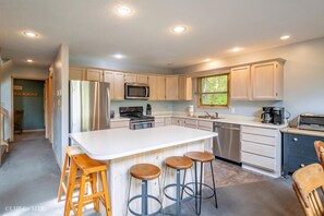Fridge, oven, stovetop, dishwasher - Pinecone Ridge - 441 Northpoint Way

Cinnamon Fern Chalet - Pet Friendly, Hot Tub, Short Drive to Two Ski Areas & Two State Parks (Davis)