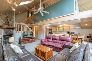 Fireplace, DVD player - Pinecone Ridge - 441 Northpoint Way

Cinnamon Fern Chalet - Pet Friendly, Hot Tub, Short Drive to Two Ski Areas & Two State Parks (Davis)