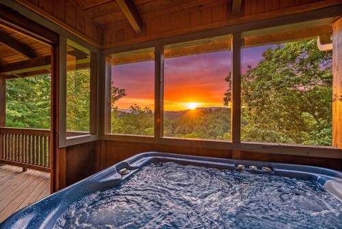 Lazy Dog Log Cabin | Pet-Friendly with a Fenced Yard | Catch & Release Lake